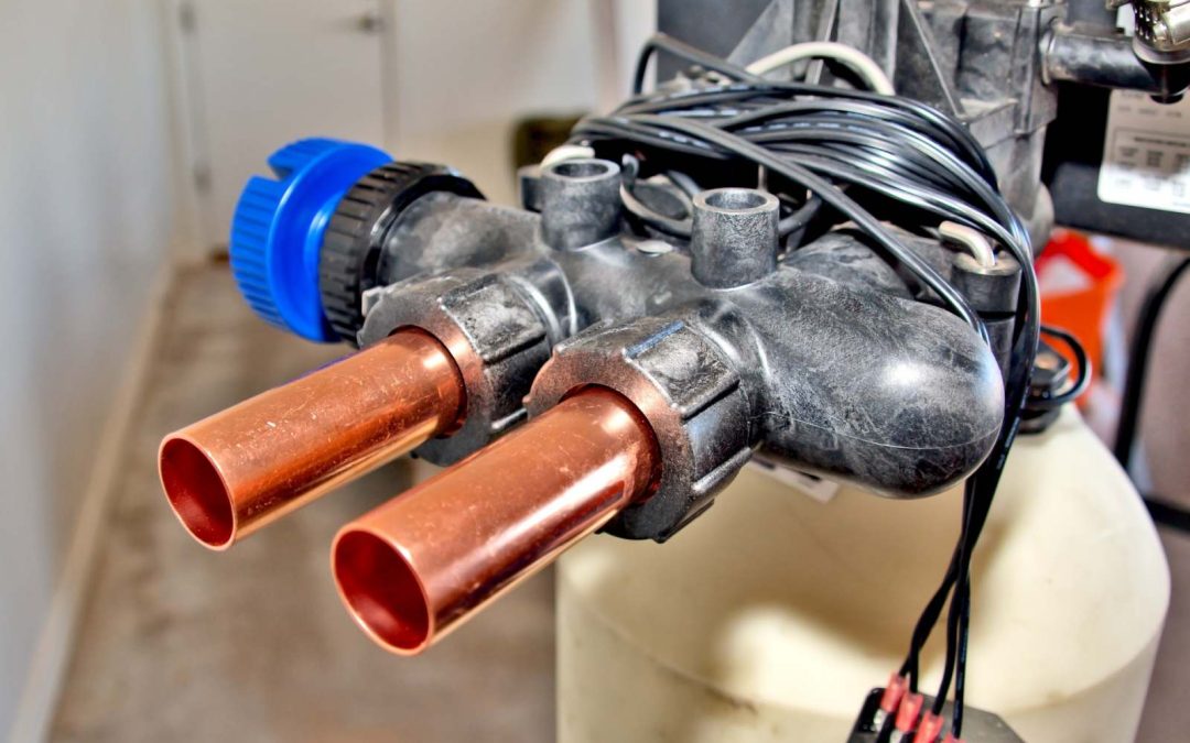 thecopperconnectorsofawatersofteningdeviceabouttobeinstalled